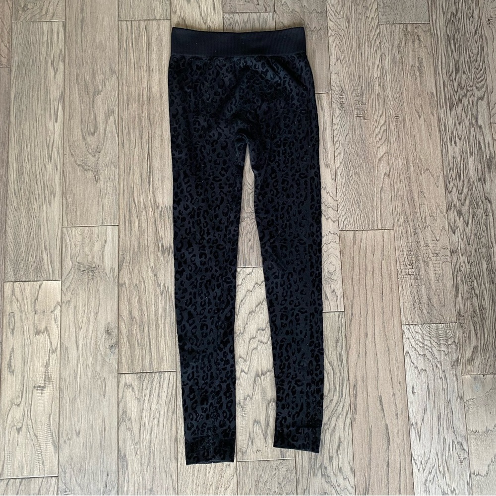 Suzy Shier animal print leggings size S/M
